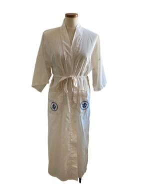 Vintage Kimono Robe Embroidered White Blue Lightweight Retro Spa Resort Vacation